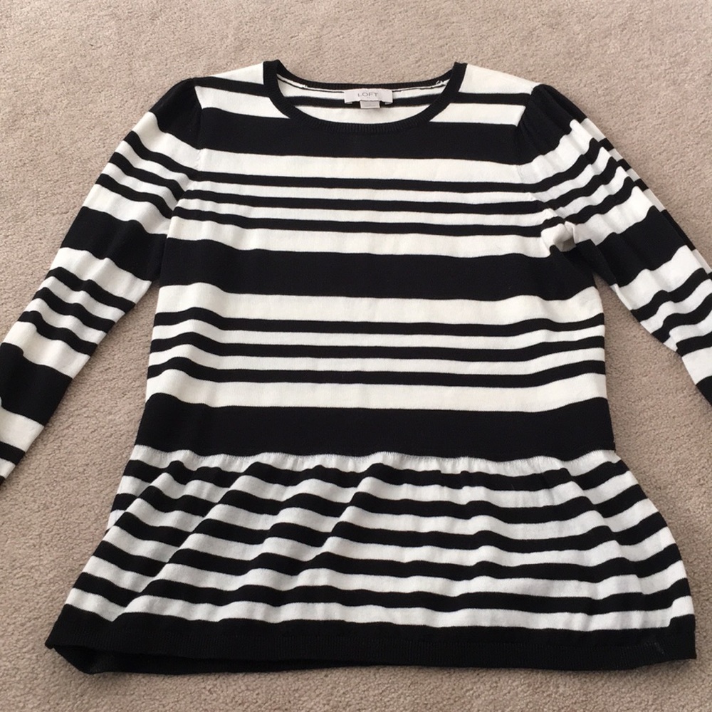 Black & white 3/4 sleeve peplum sweater